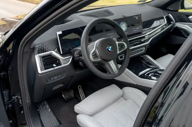 BMW X6 view 12