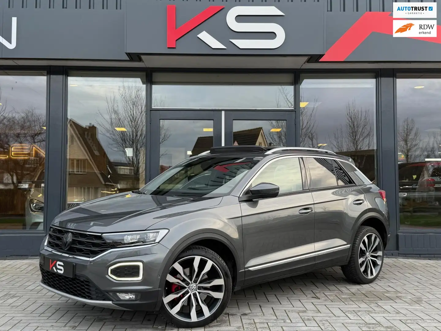 Volkswagen T-Roc 2.0 TSI 4Motion Sport R Virtual Pano Leder Grau - 1