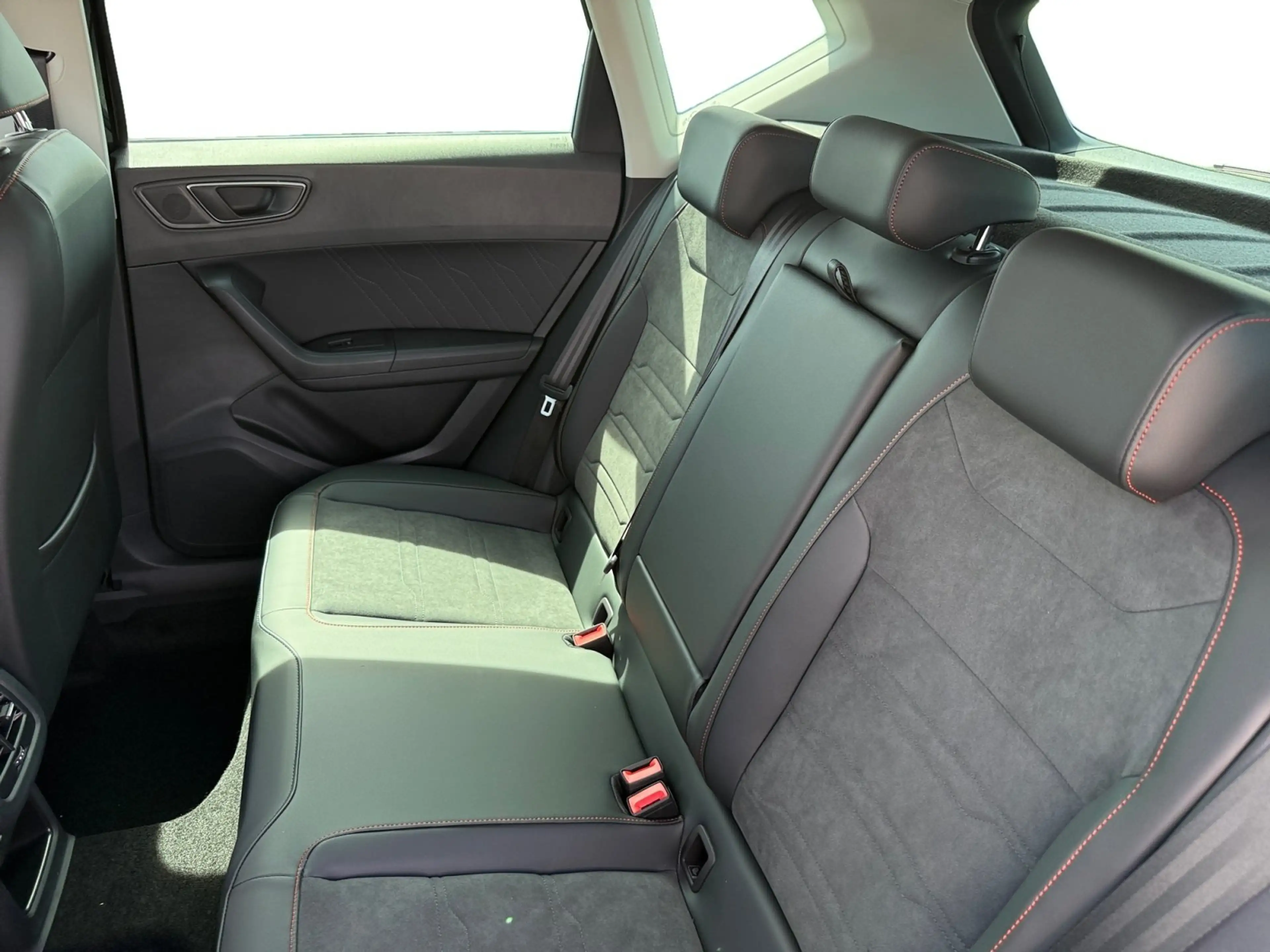 SEAT Ateca FR 2.0 TDI DSG ACC*AHK*NAVI*LED*PDC*e-Heck*SHZ — photo 9