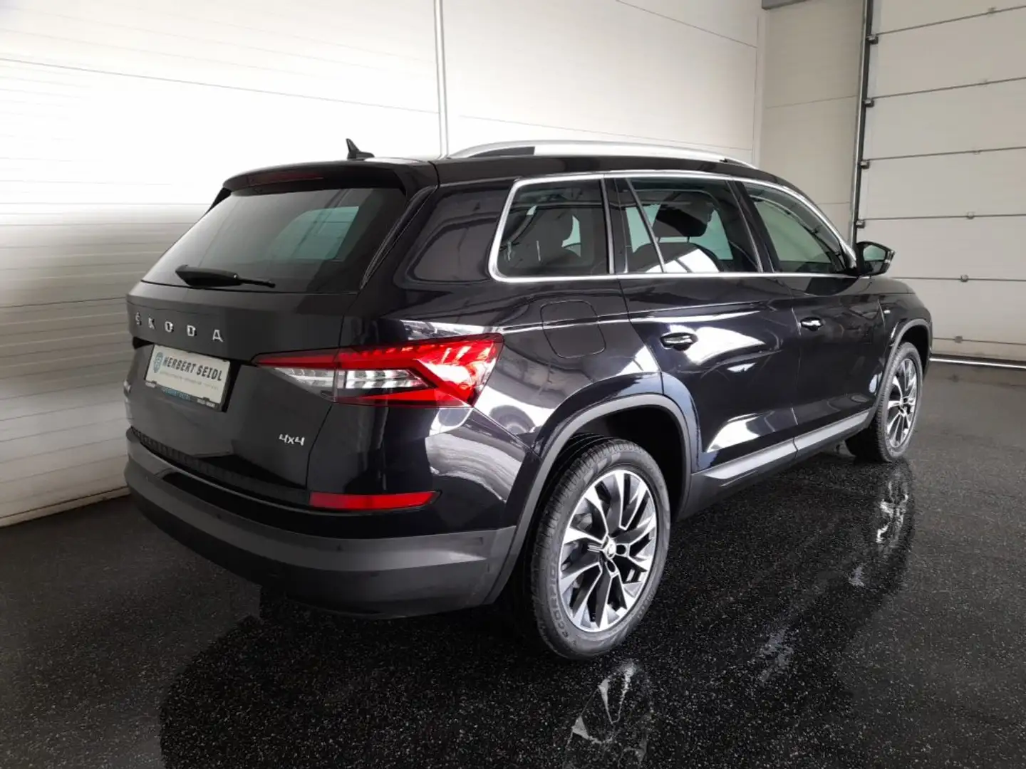 Skoda Kodiaq DRIVE 4x4 2,0 TDI DSG *STANDHZG / 19 ZOLL / LED / NAVI / ACC / ICC / E-KLAPPE / KEYLESS* Schwarz - 2