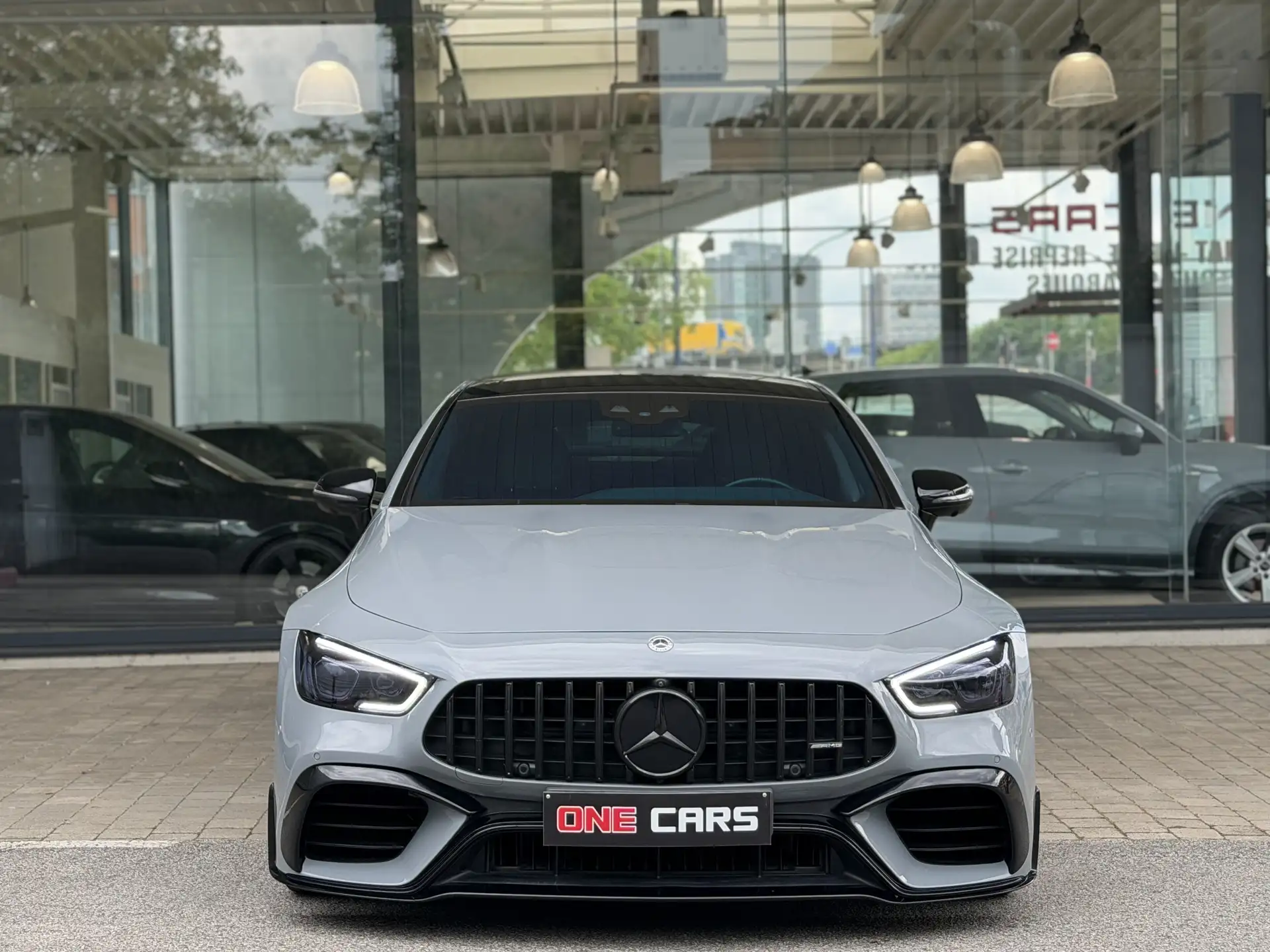 Mercedes-Benz AMG GT 4-Door Coupe 43 2020 화이트 사진 2