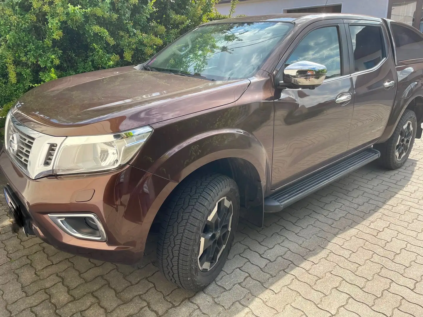 Nissan NP300 N-Connecta Double Cab 4x4 Braun - 1