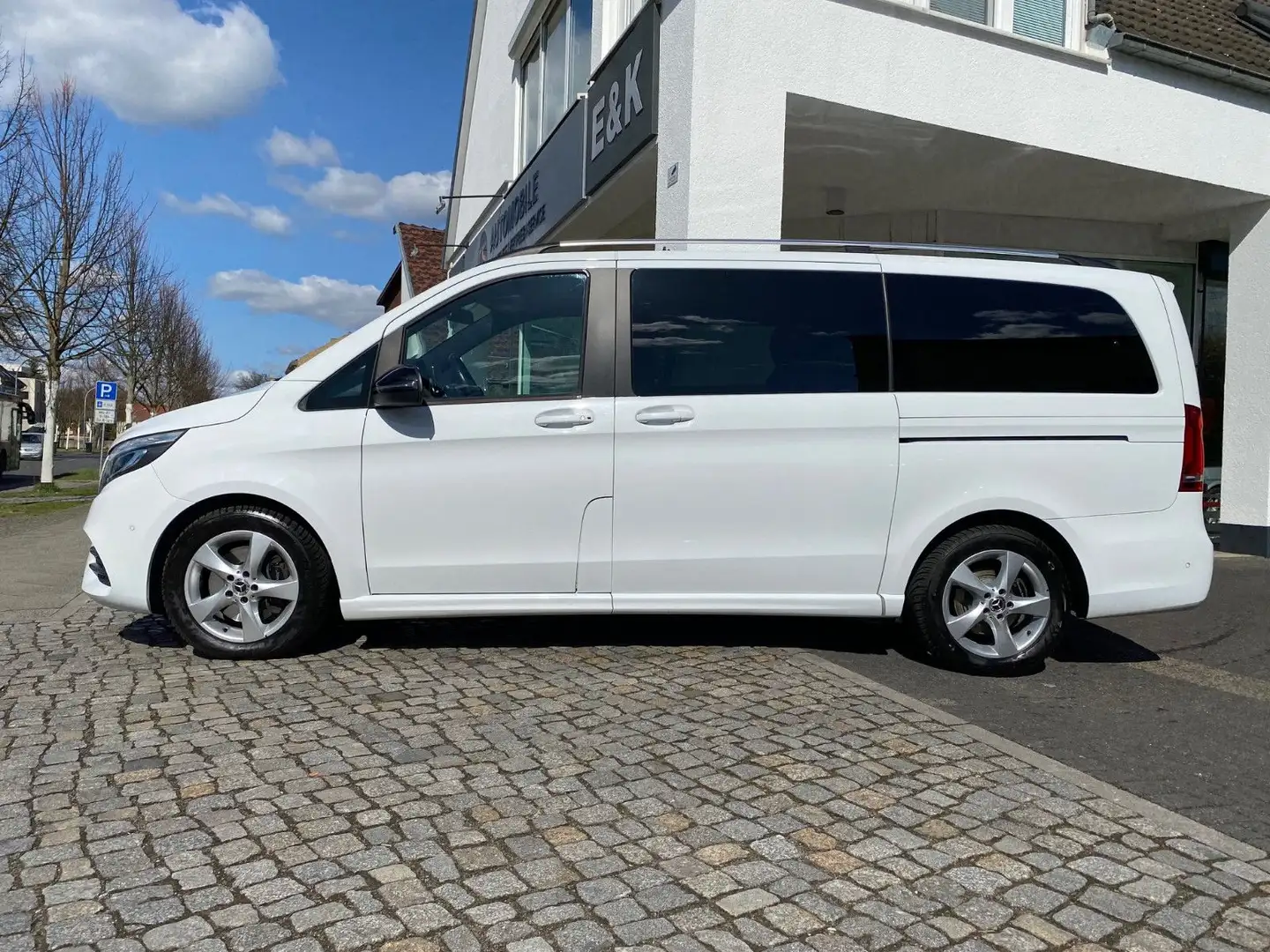 Mercedes-Benz V 250 d lang 7G-Edition-NAVI+DISTRONIC+AMG LINE Weiß - 2