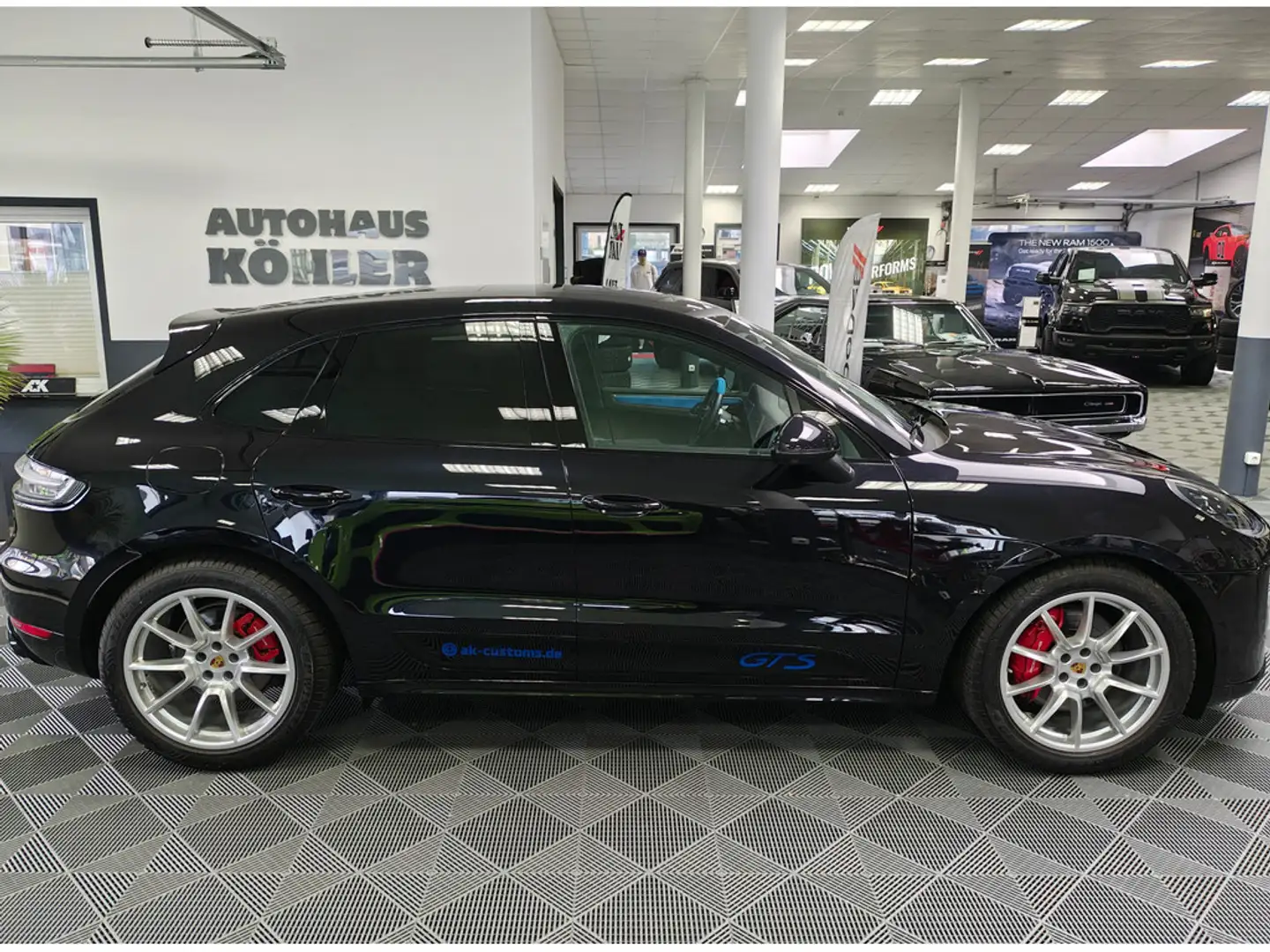 Porsche Macan GTS Individual Bicolor Matrix Panorama Standheizung Schwarz - 2
