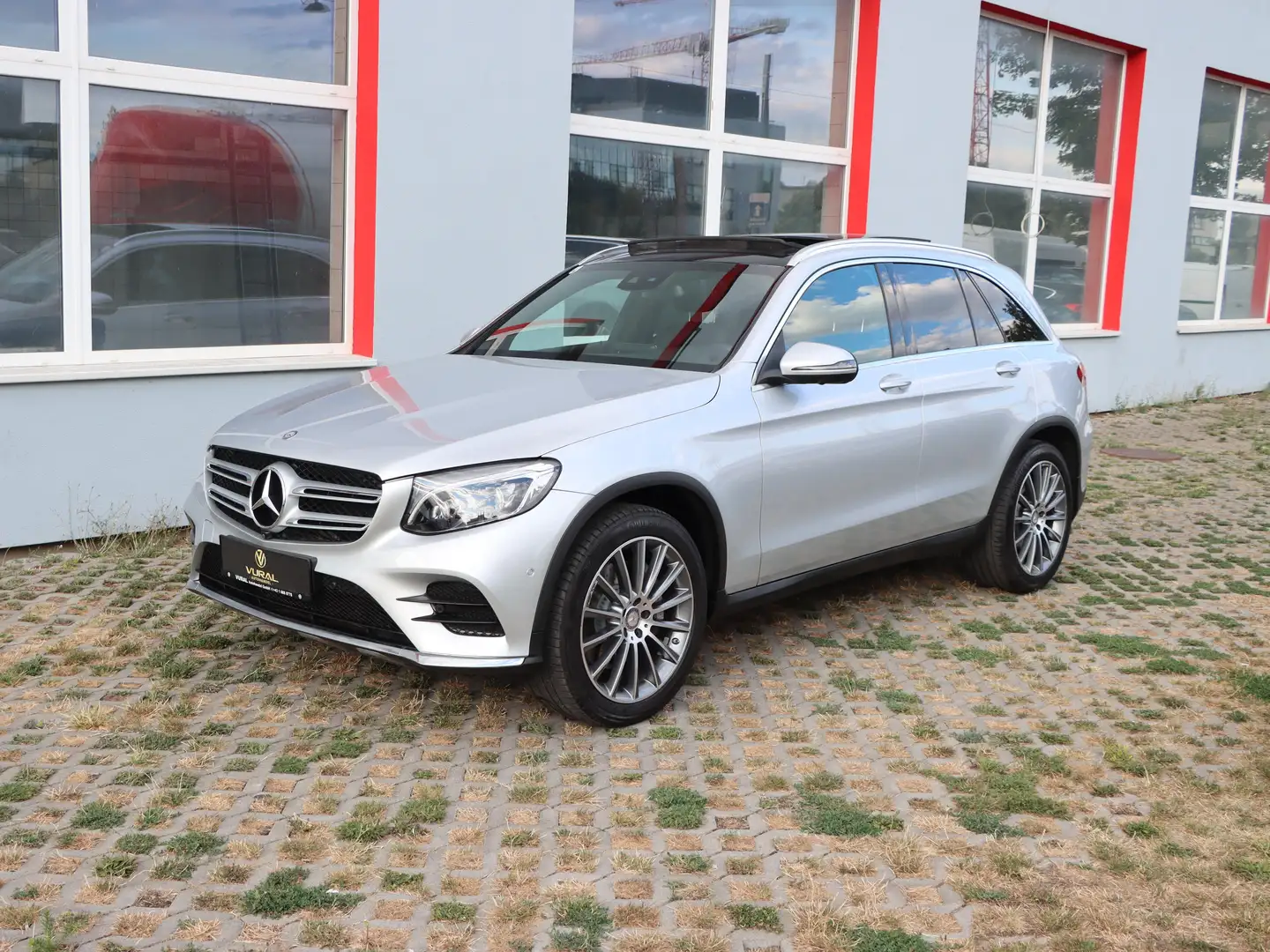 Mercedes-Benz GLC 250 d 4Matic AMG-Line | PANORAMA | LEDER | 360° | Grau - 2