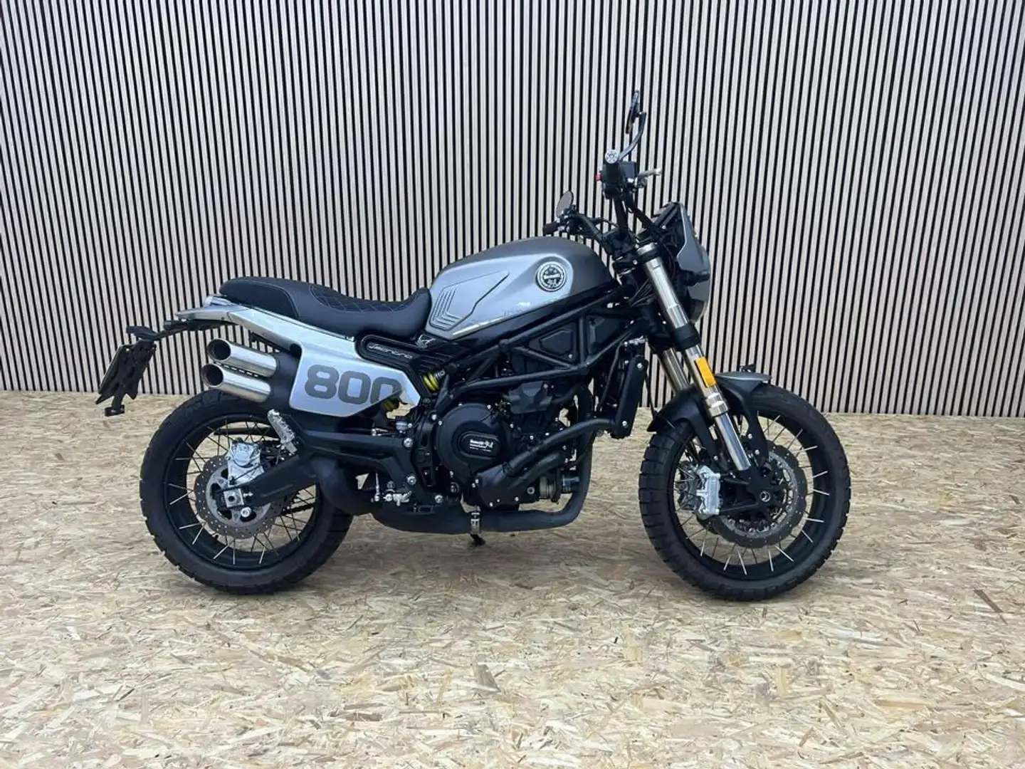 Benelli Leoncino 800 TRAIL Argento - 1