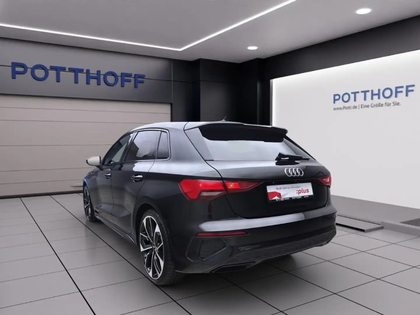 Audi A3 Sportback 35 TFSI S LINE PANO NAVI VIRTUAL SITZHZG Zwart - 2