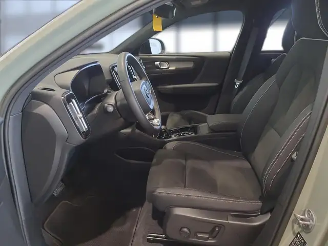 Volvo XC40 view 10