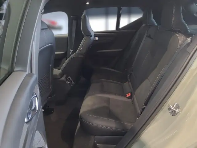 Volvo XC40 view 14