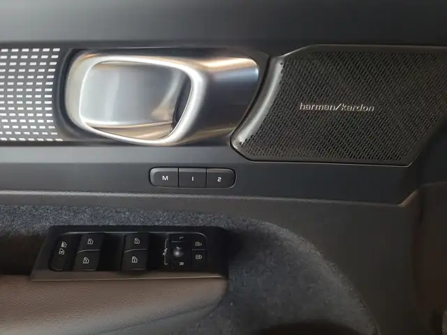 Volvo XC40 view 9