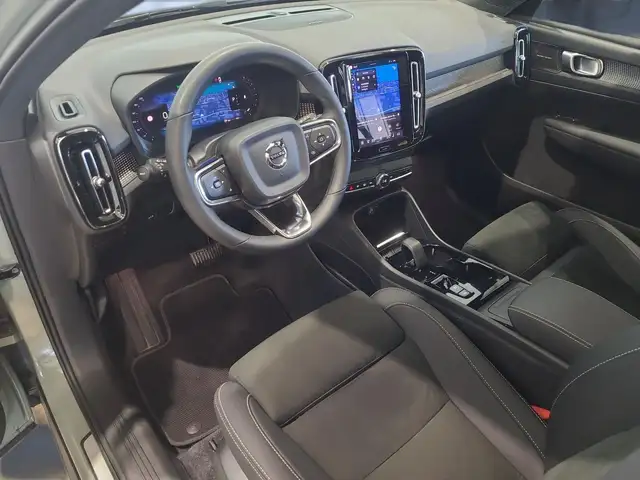 Volvo XC40 view 12