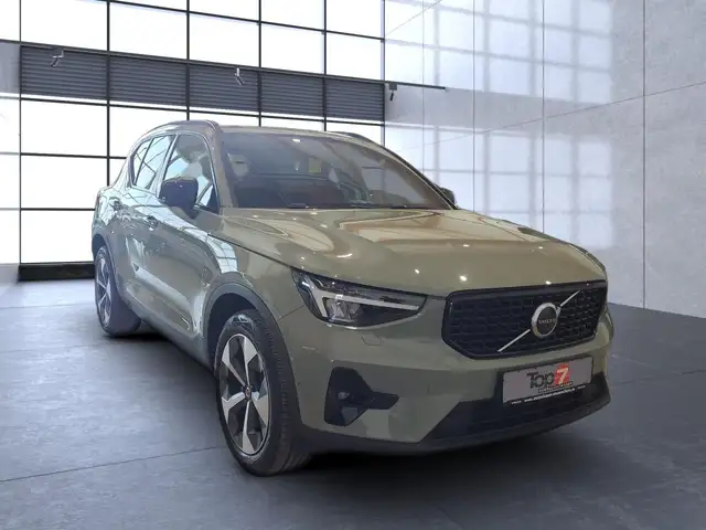 Volvo XC40 view 8