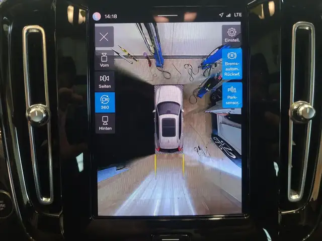 Volvo XC40 view 13