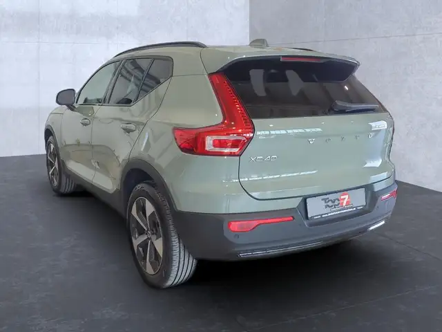 Volvo XC40 view 5