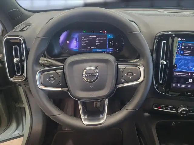 Volvo XC40 view 15