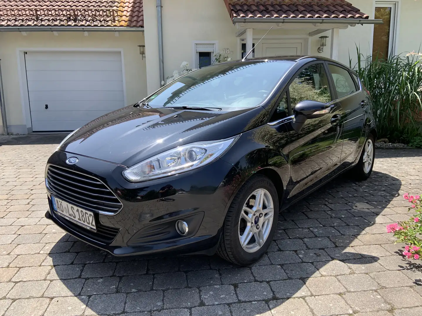 Ford Fiesta Titanium, ecoboost, Zahnriemen neu! Schwarz - 1
