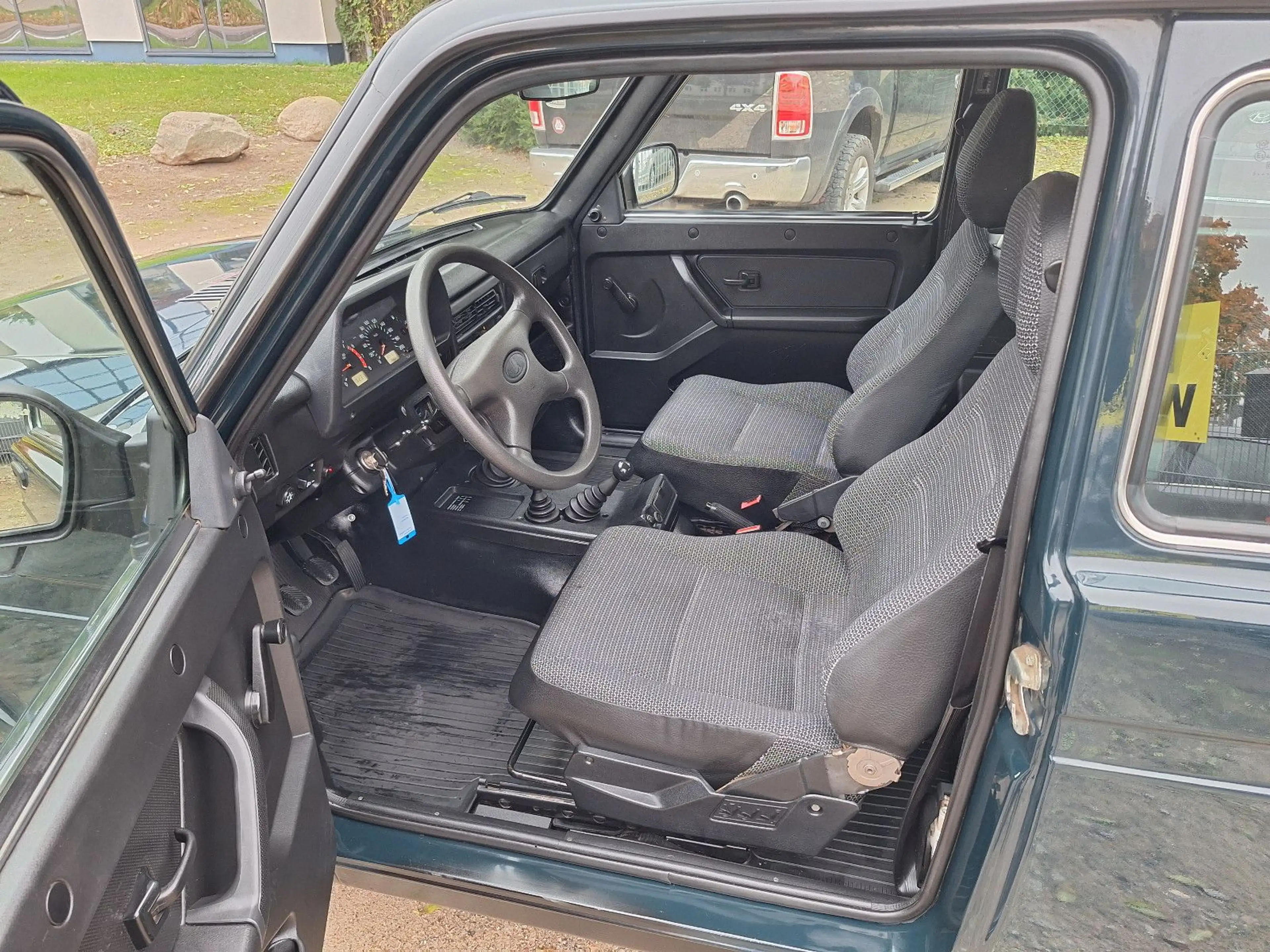 Lada Taiga Basis 4x4 2.deut.H. Service Tüv neu!! — photo 9