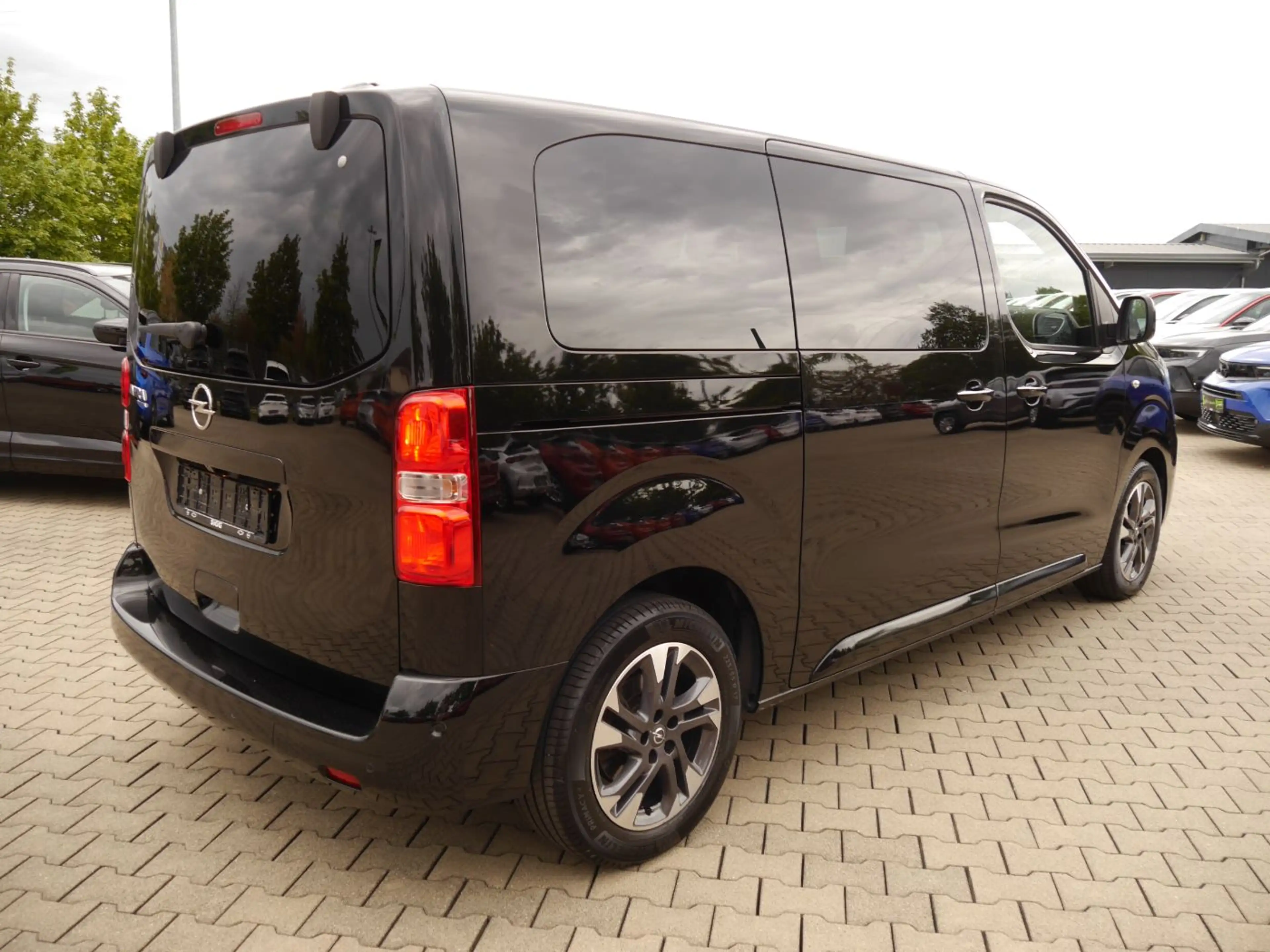 Opel Zafira Life 2.0 D (L2) Tourer M Klimaautomatik Sitzheizung — photo 4