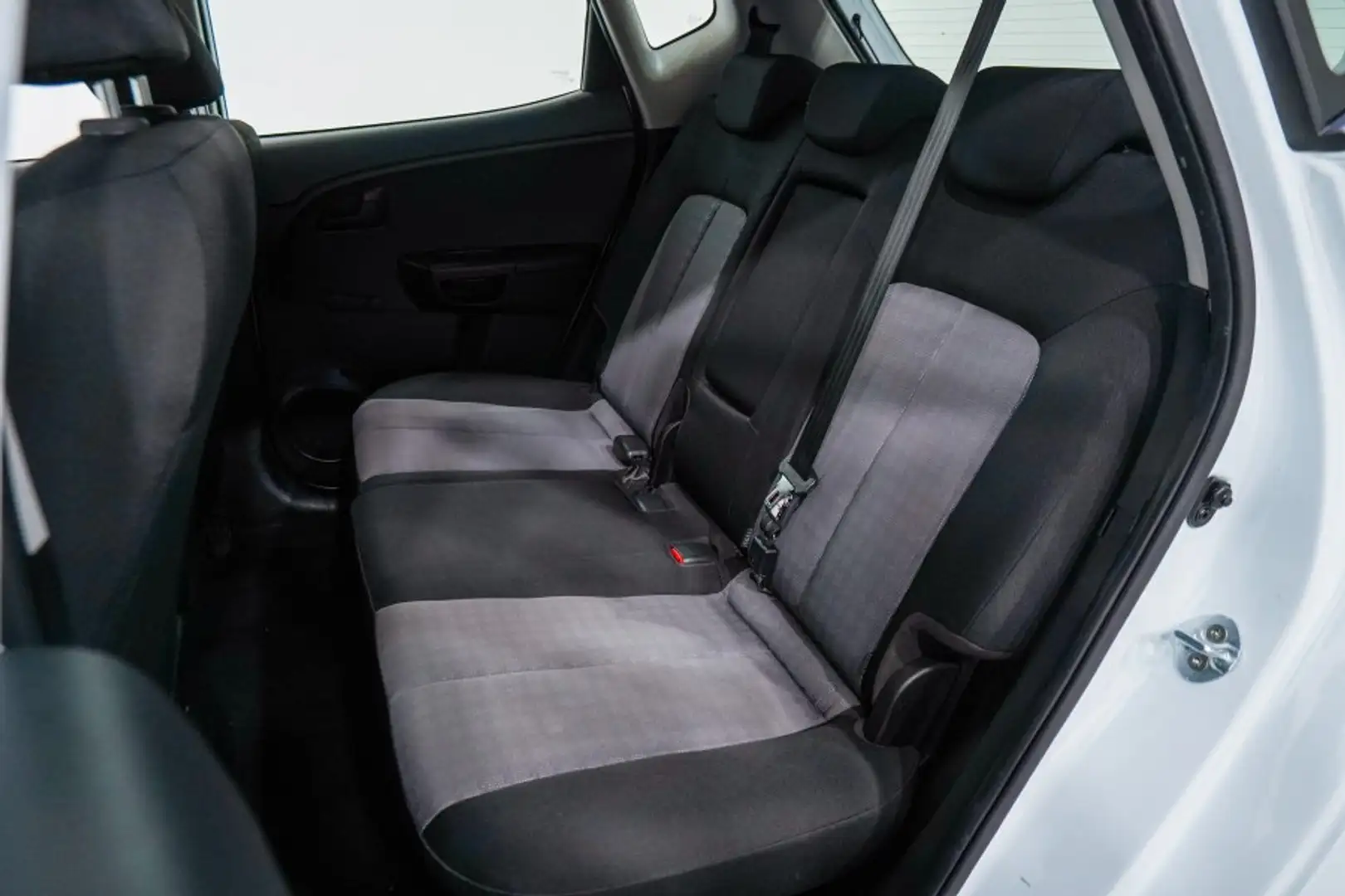 Kia Venga 1.4 CVVT Concept Blanc - 2
