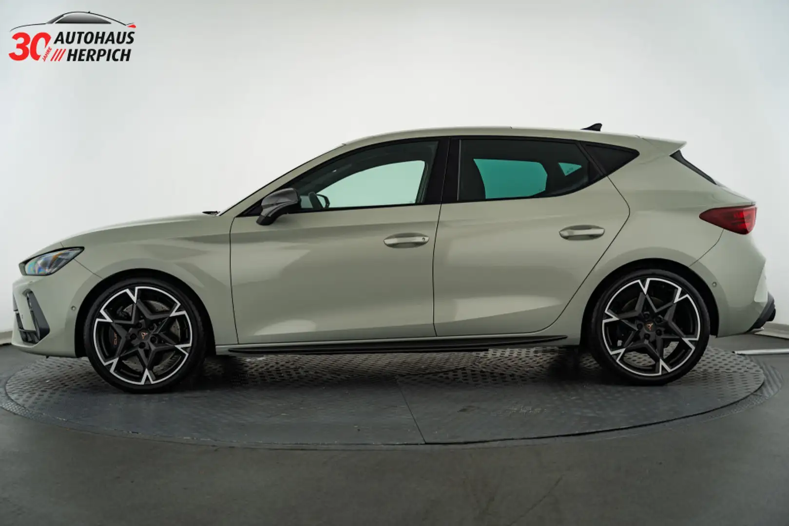 CUPRA Leon VZ 2.0 TSI 300 DSG Pano intelliD Nav Memory Grau - 2