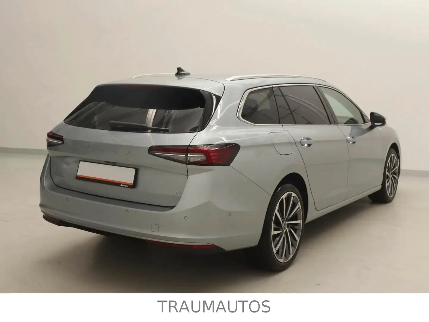 Skoda Superb 1.5 TSI iV 150kW L&K *AHK*DCC Silber - 2