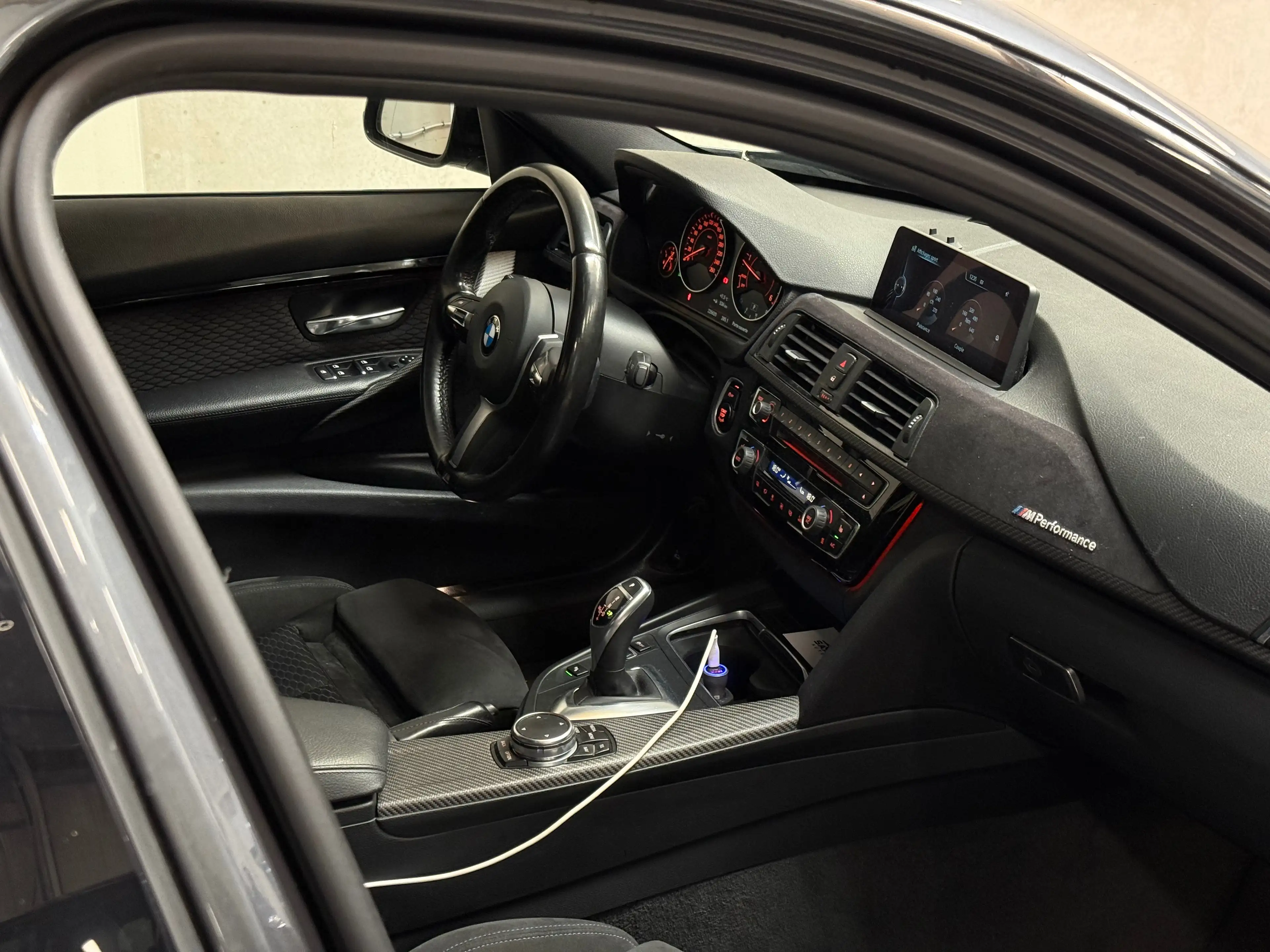 BMW 335 d X-Drive Pack-M // Alcantara // Navi Pro — photo 9
