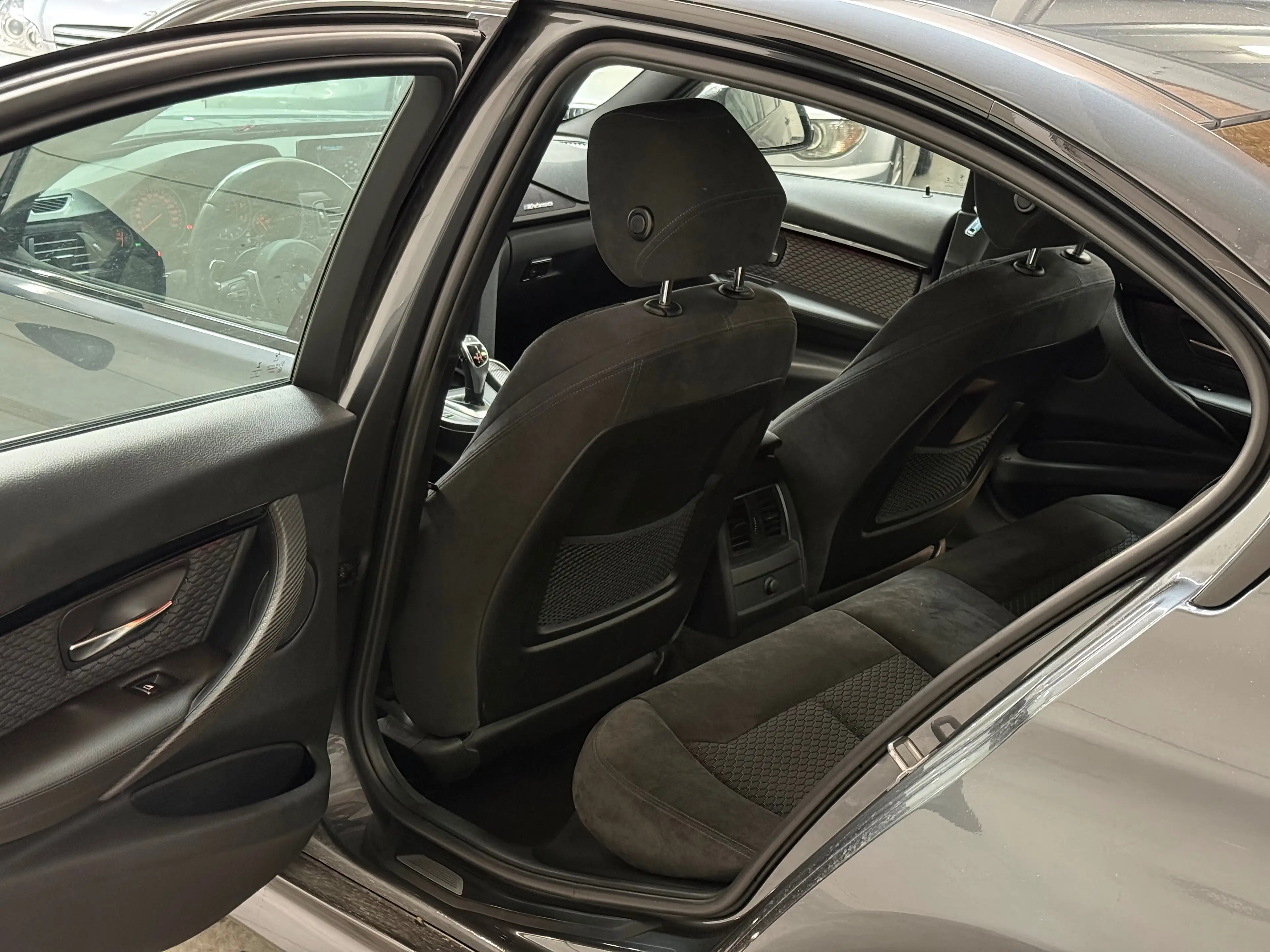 BMW 335 d X-Drive Pack-M // Alcantara // Navi Pro — photo 10