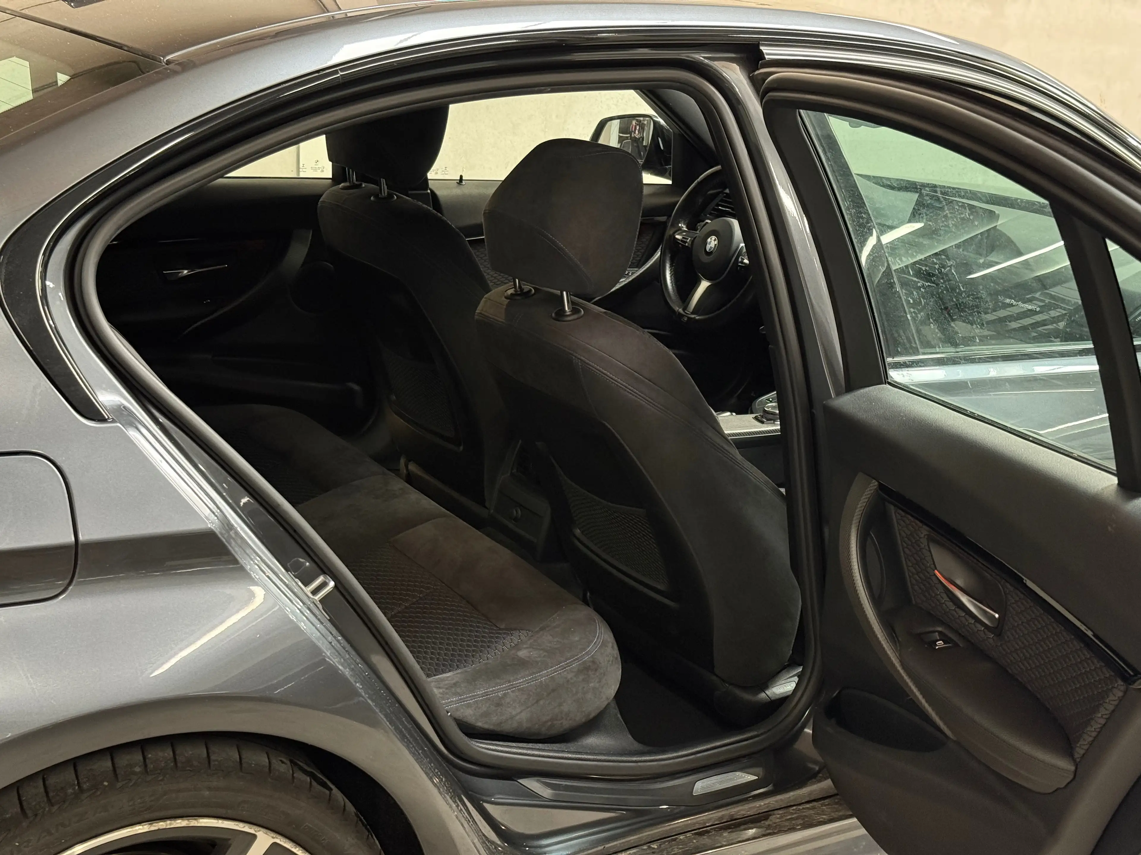 BMW 335 d X-Drive Pack-M // Alcantara // Navi Pro — photo 11