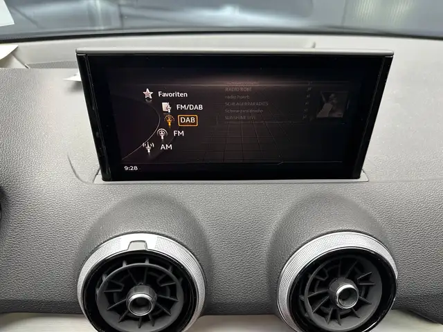 Audi Q2 view 24