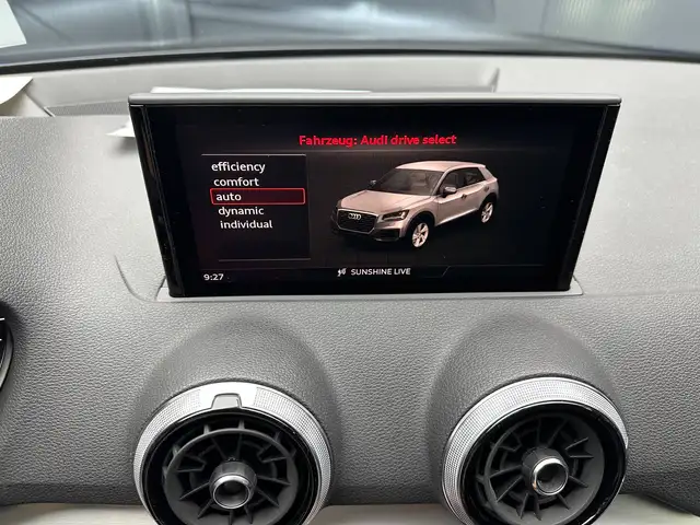 Audi Q2 view 22
