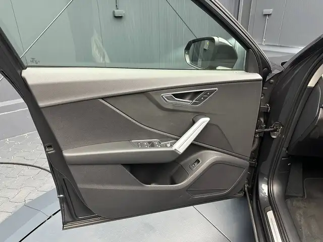Audi Q2 view 13
