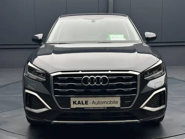 Audi Q2 view 8