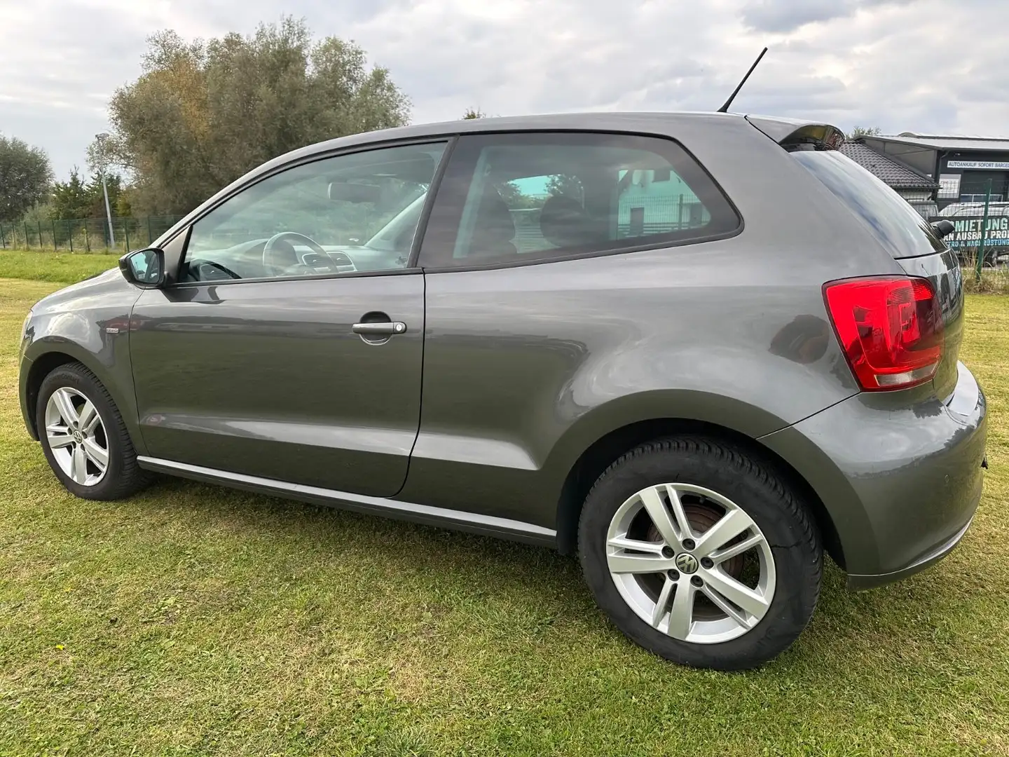 Volkswagen Polo V Match Gris - 2