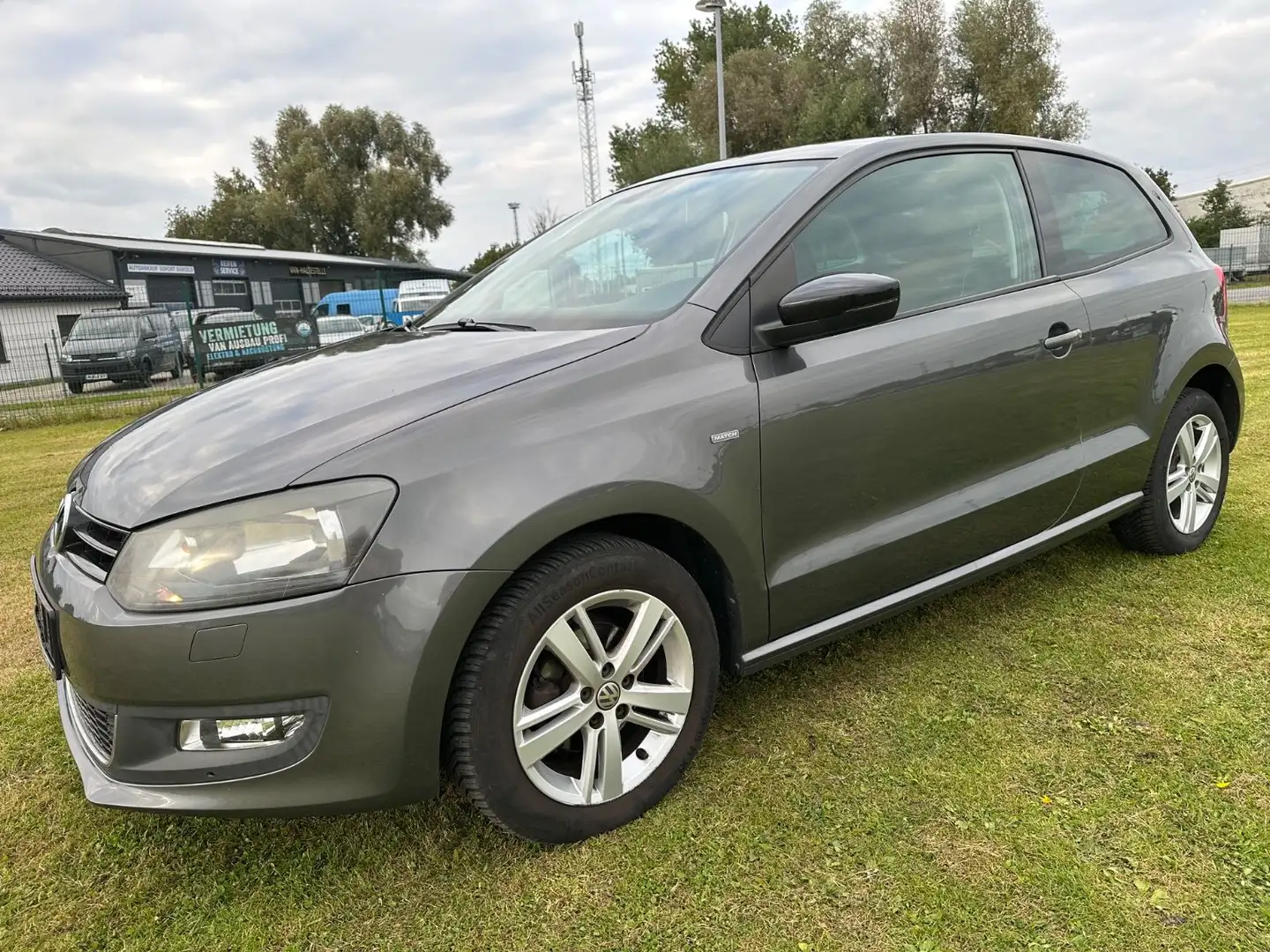 Volkswagen Polo V Match Gris - 1