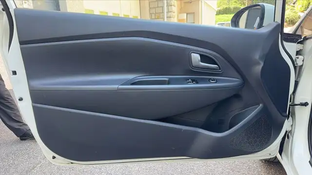 Kia Rio view 7