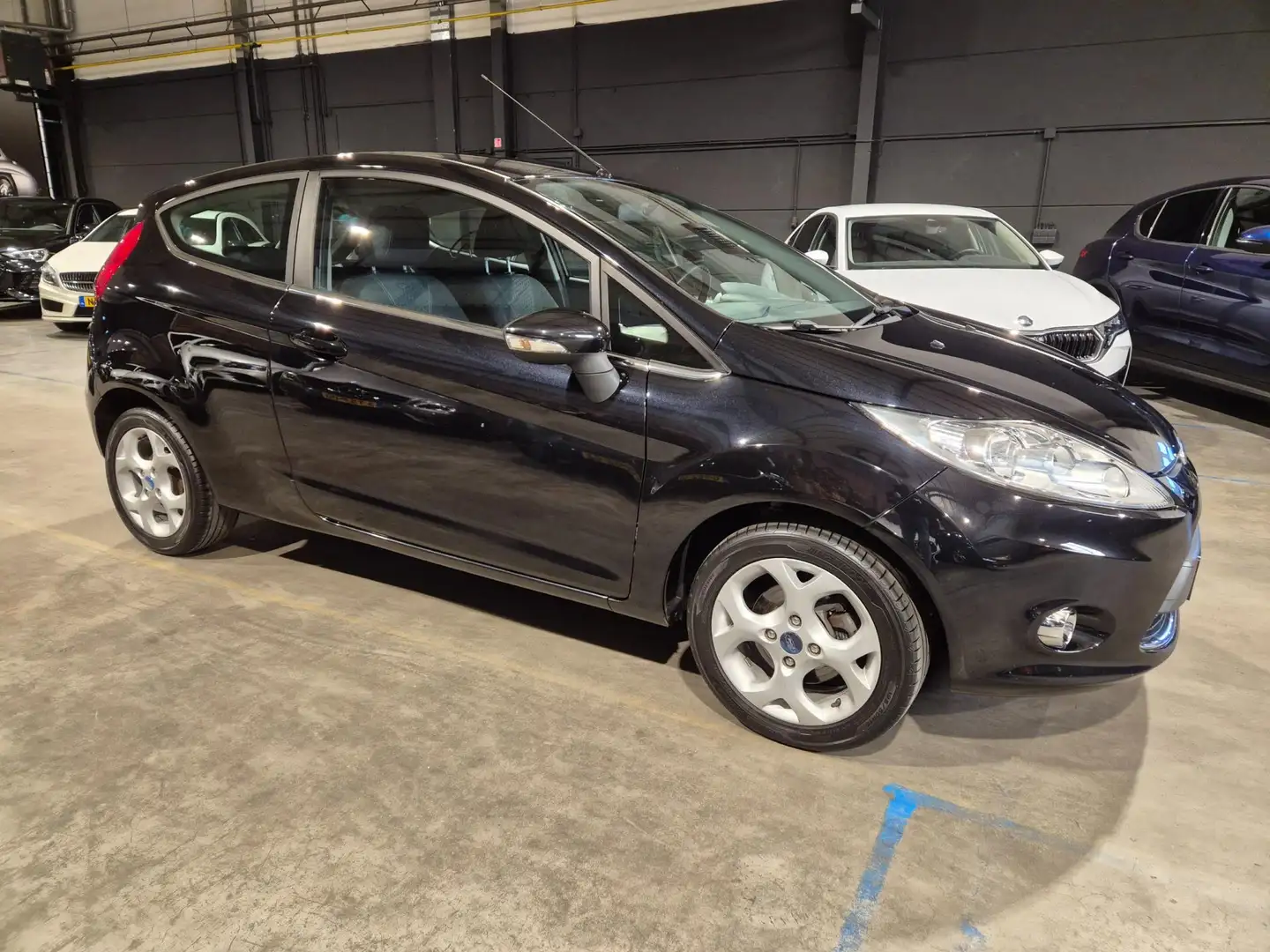 Ford Fiesta 1.6 Titanium - Airco - Voorruitverwarming - NL Aut Schwarz - 2