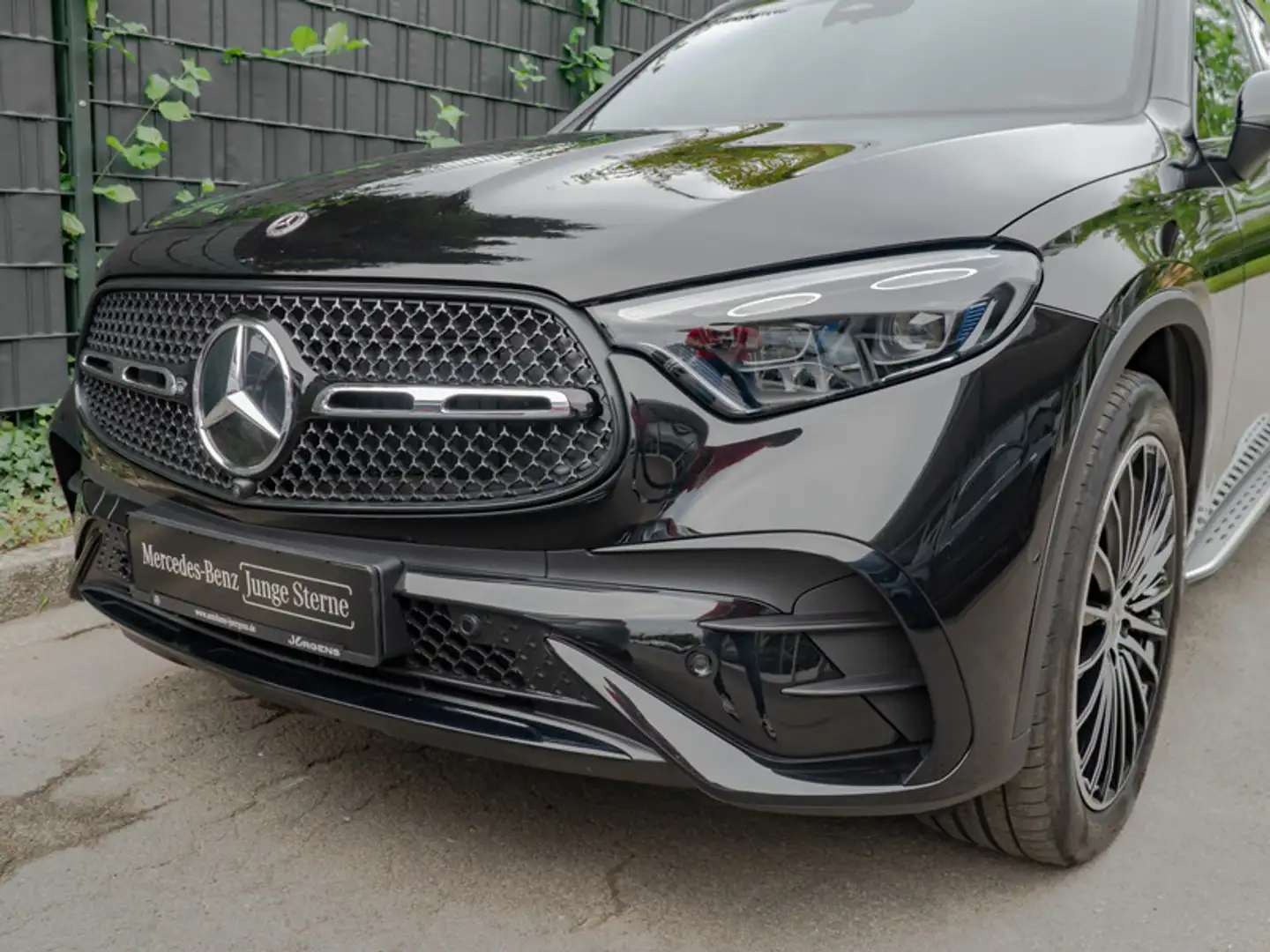 Mercedes-Benz GLC 300 d 4M AMG-Sport/Pano/Burm/AHK/Distr/Night Schwarz - 2