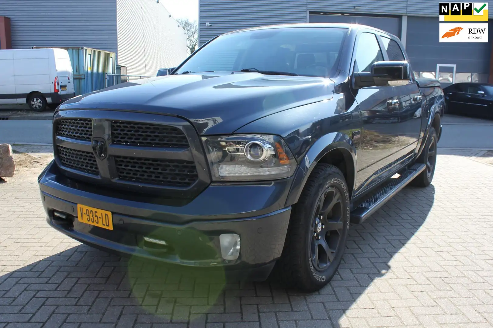 Dodge RAM 1500 Larami 5.7 V8 4x4 Crew Cab LPG 200 liter Zwart - 1