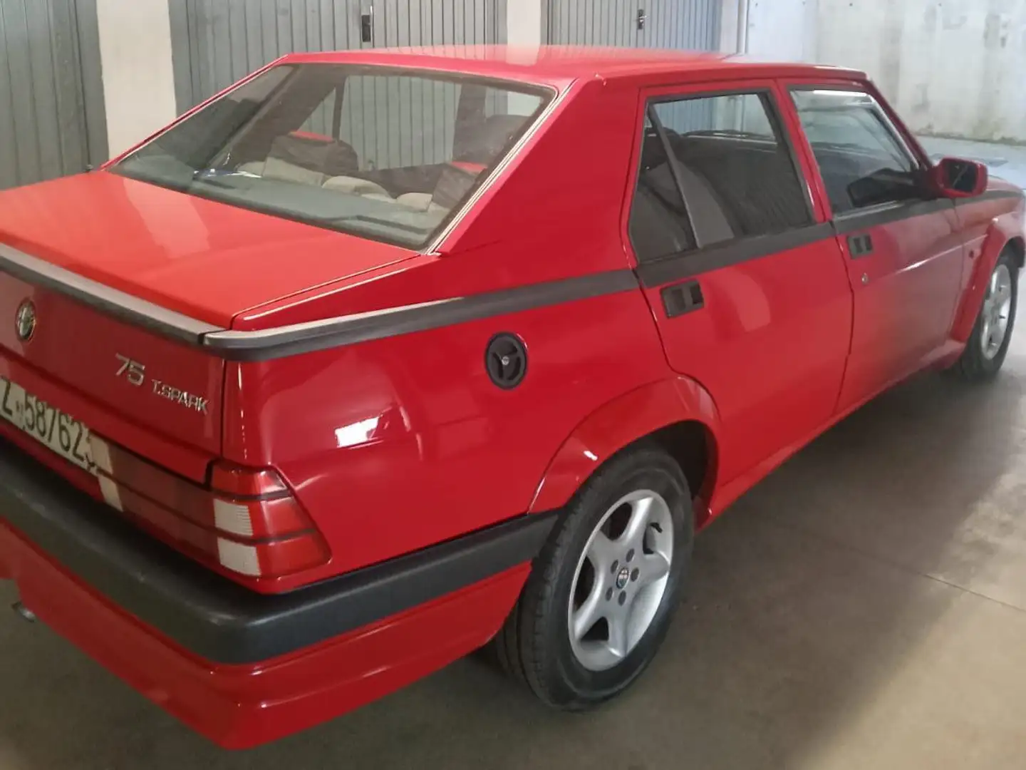 Alfa Romeo 75 75 2.0i ts Roşu - 2