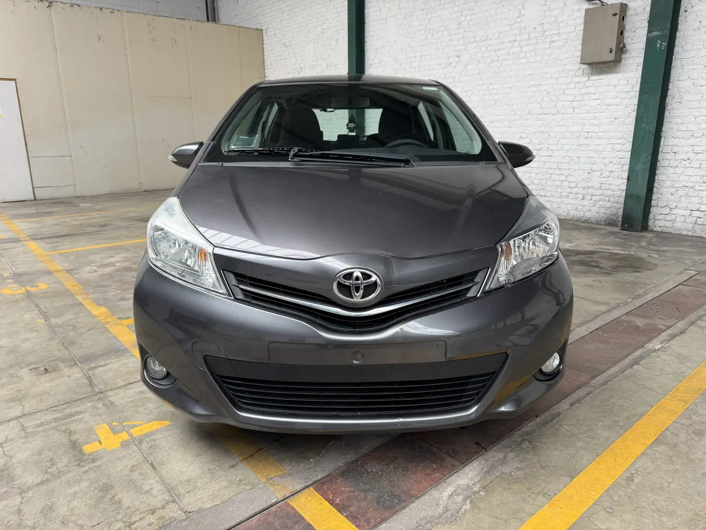 Toyota Yaris 1.0 VVT-i Life airco - GARANTIE -12- MOIS Belge - 1