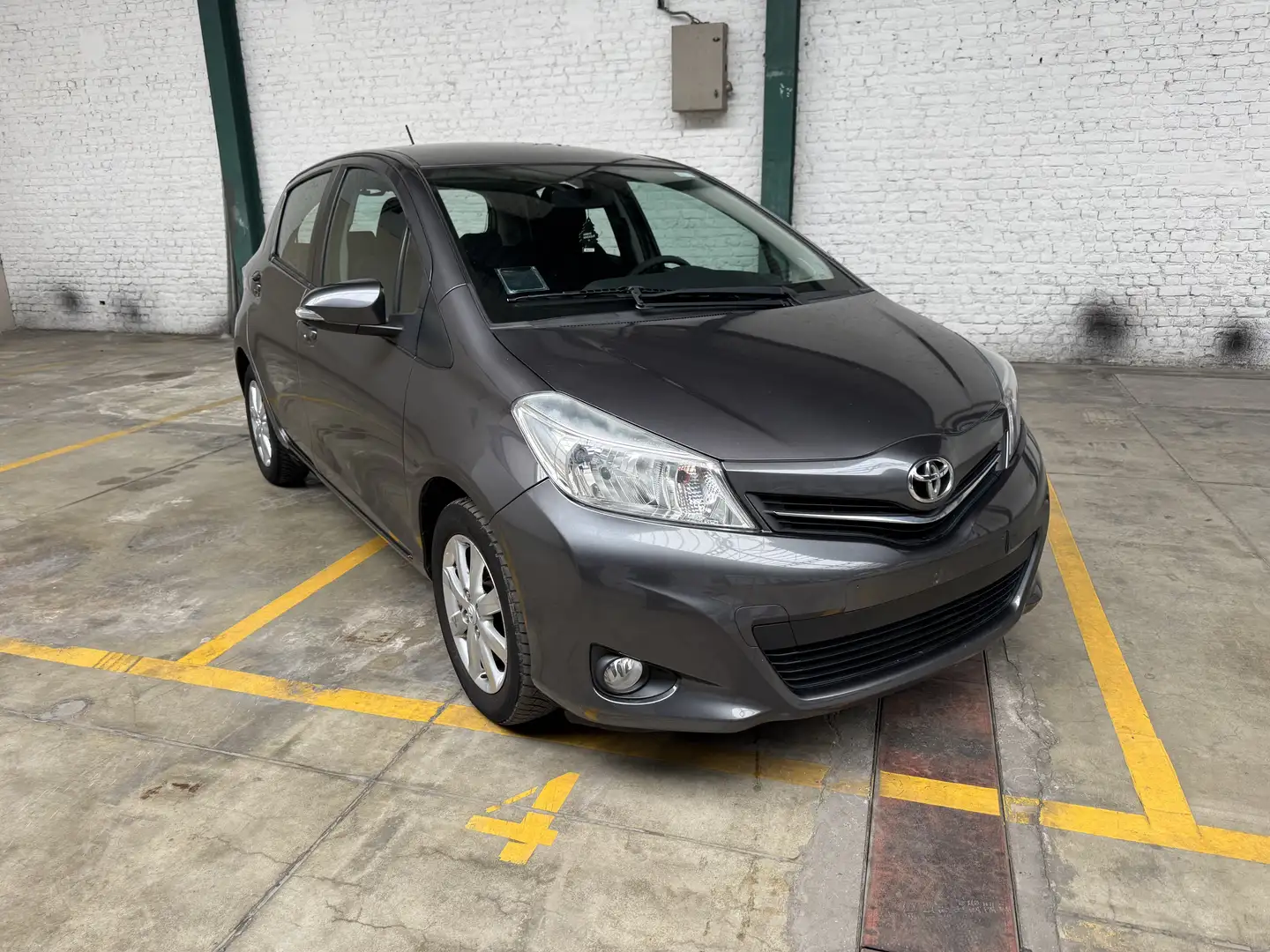 Toyota Yaris 1.0 VVT-i Life airco - GARANTIE -12- MOIS Belge - 2