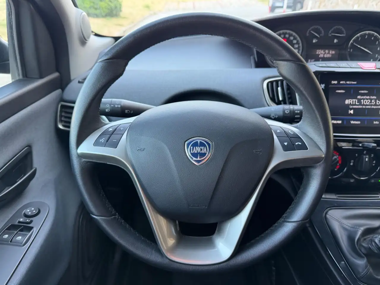 Lancia Ypsilon 2023 — фото 14