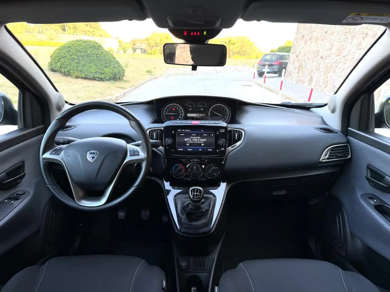 Lancia Ypsilon 2023 — фото 12