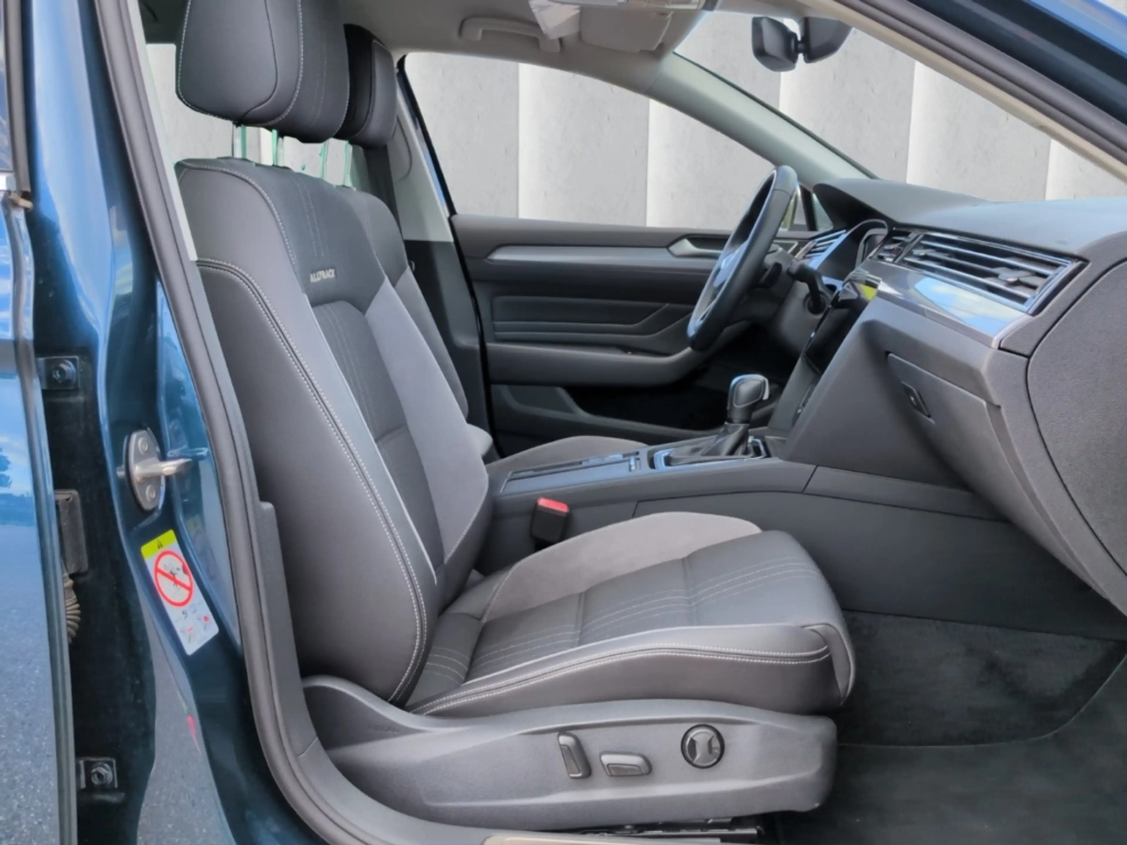 Volkswagen Passat Alltrack 4Mot TDI*200PS AHK ACC Massage — photo 8