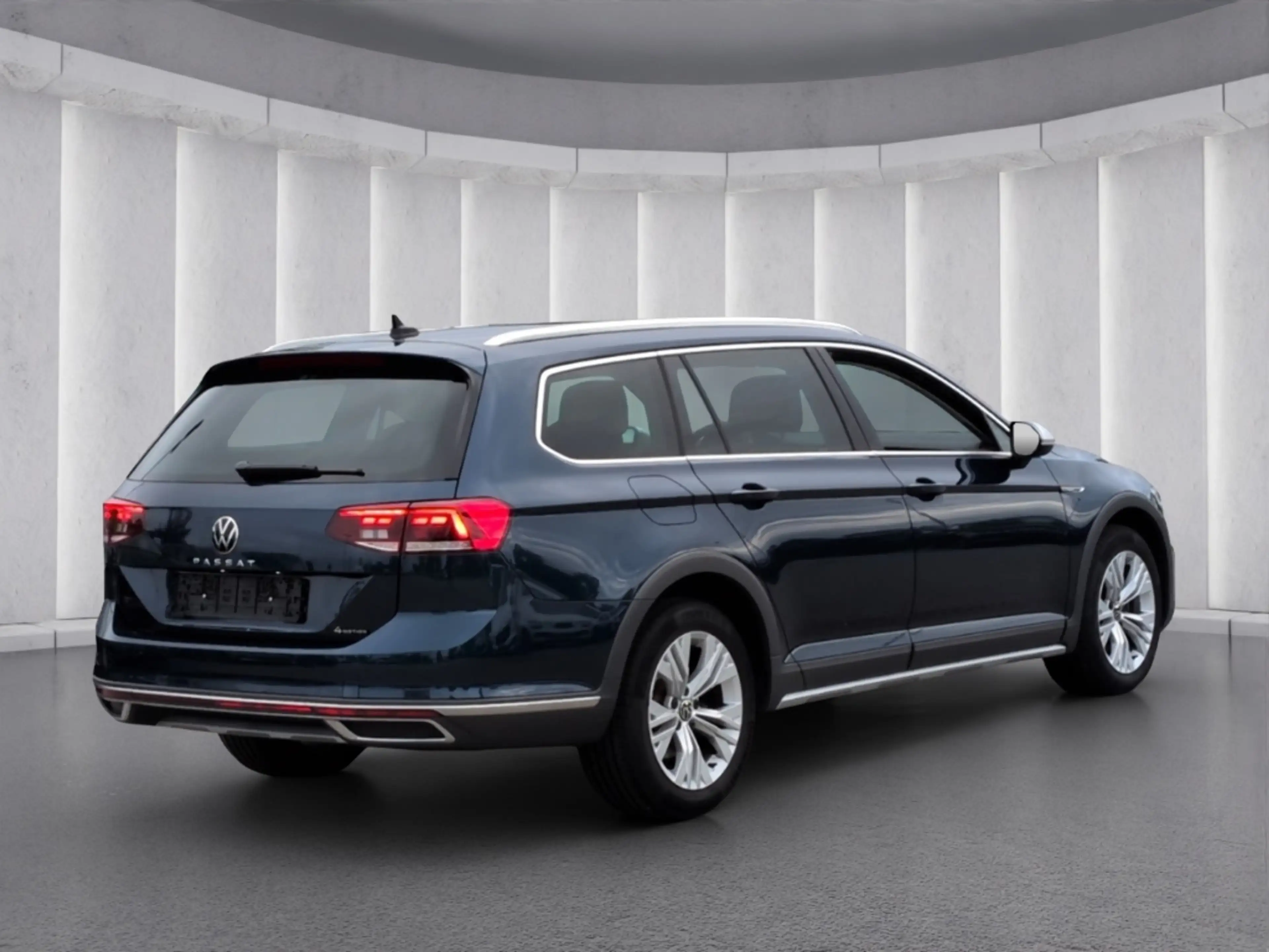 Volkswagen Passat Alltrack 4Mot TDI*200PS AHK ACC Massage — photo 4