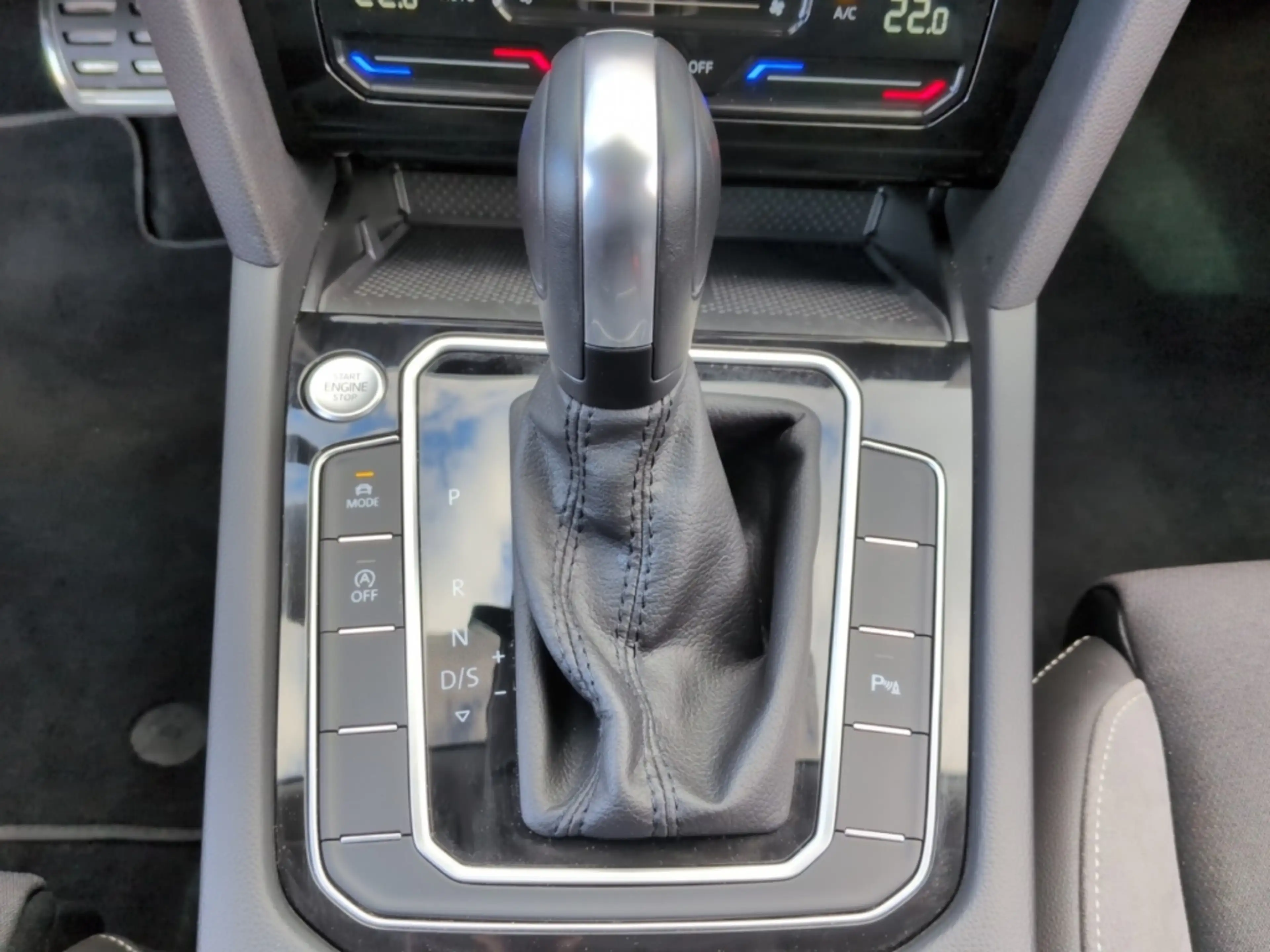 Volkswagen Passat Alltrack 4Mot TDI*200PS AHK ACC Massage — photo 11