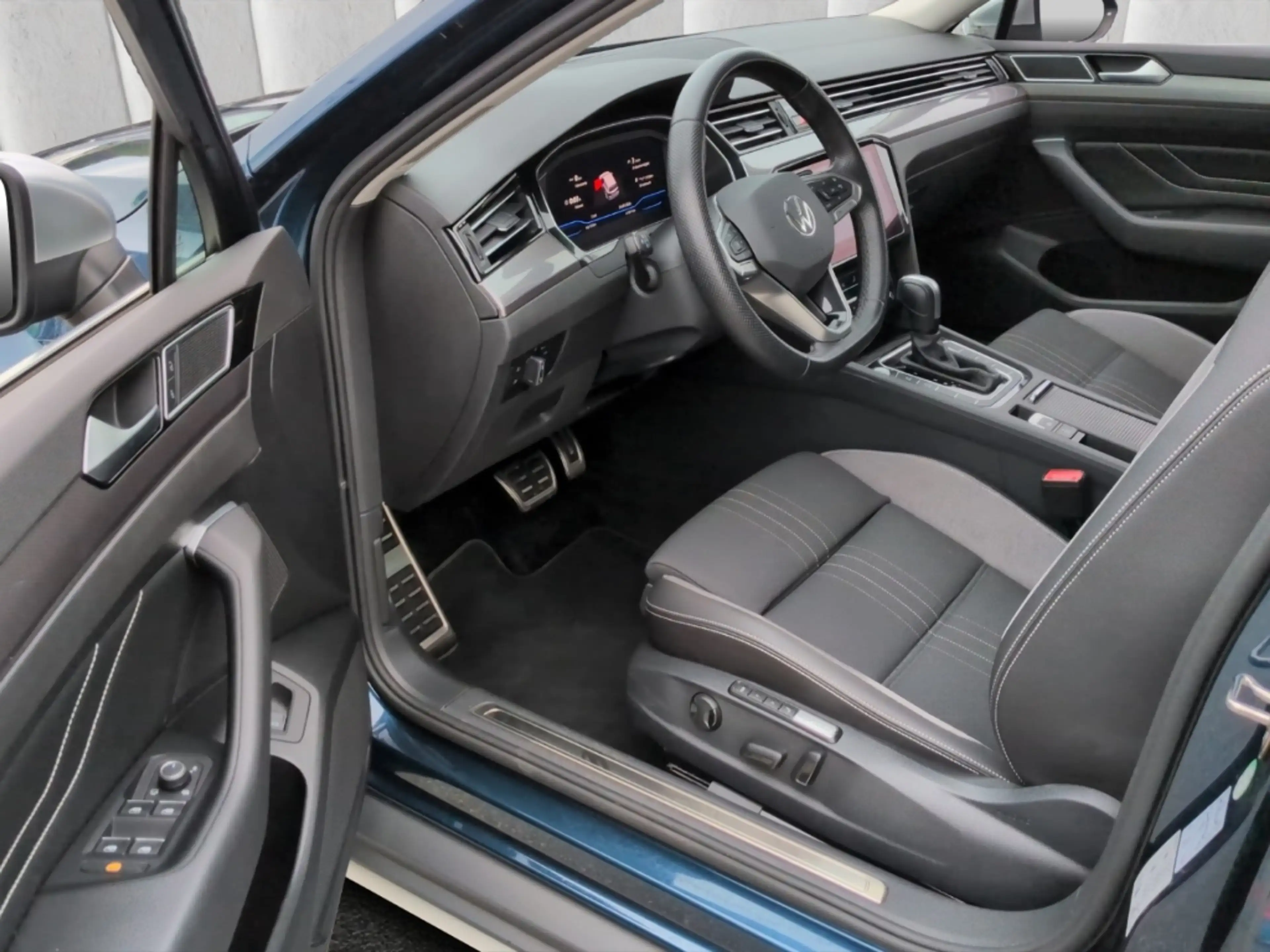 Volkswagen Passat Alltrack 4Mot TDI*200PS AHK ACC Massage — photo 5