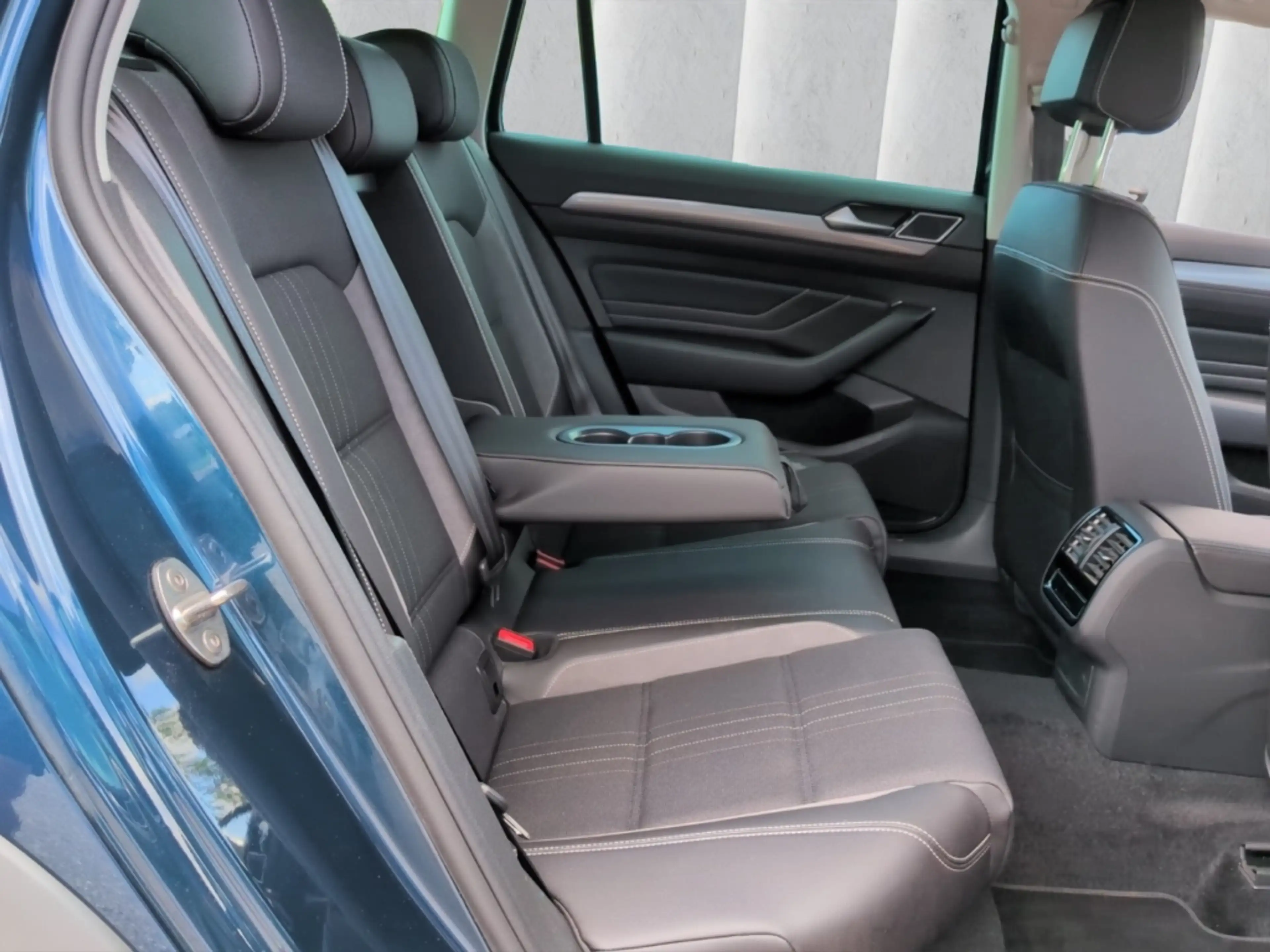 Volkswagen Passat Alltrack 4Mot TDI*200PS AHK ACC Massage — photo 9