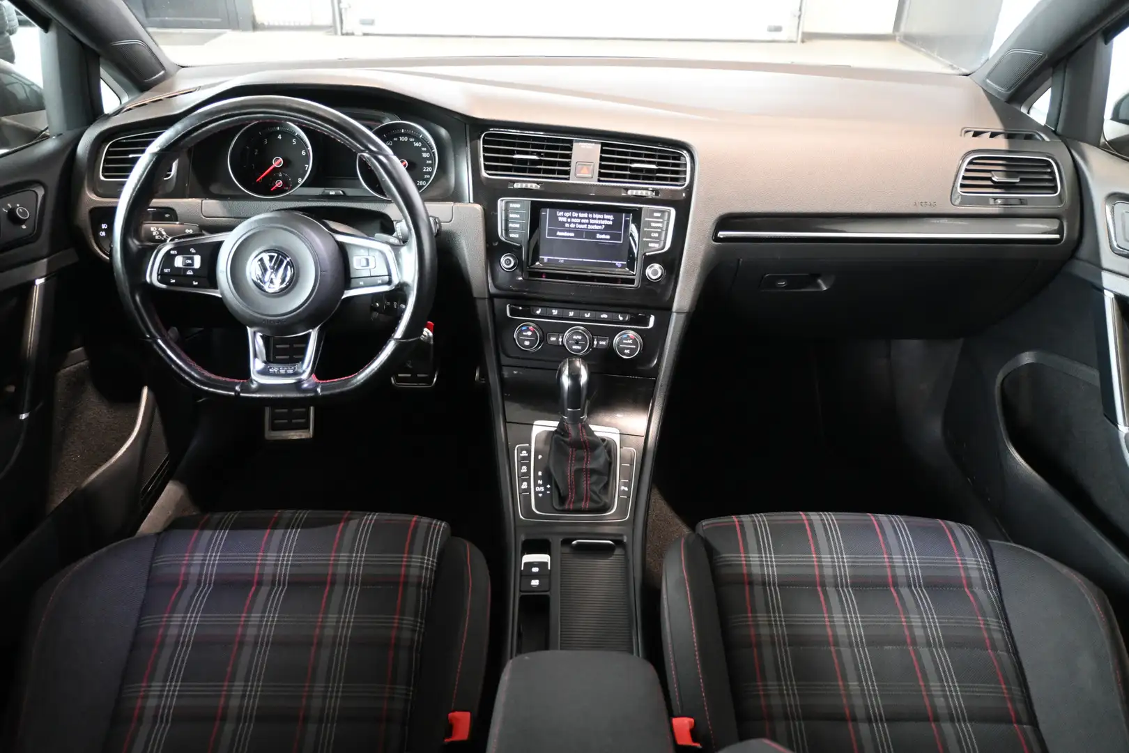 Volkswagen Golf GTI 2.0 TSI Performance DSG ECC Navigatie Cruise contr Grijs - 2