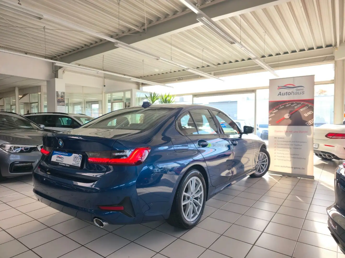 BMW 320 d Limousine Advantage Kamera Schiebedach Blau - 2